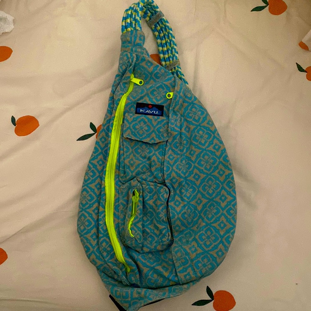Brand new never worn regular size crossbody kavu bag